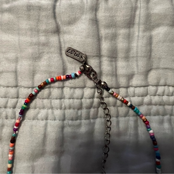 🪶AEROPOSTALE: Girl’s one size, multicolor beaded necklace w/feathers, preowned. - Picture 5 of 5